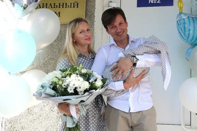 Вячеслав Мясников с женой и сыном Никитой