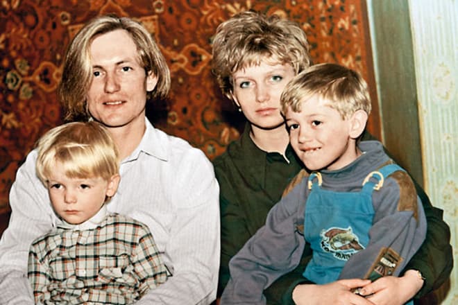 Сергей Челобанов с женой Людмилой и детьми