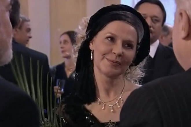 Анна Каменкова (кадр из сериала «Очарование зла»)