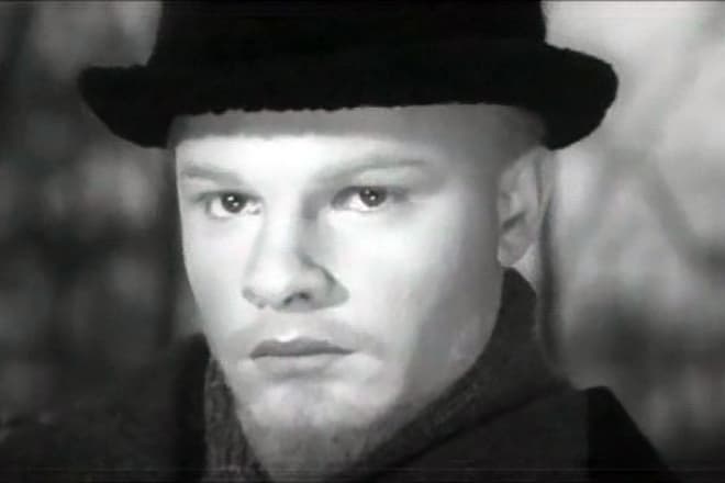 Родион Нахапетов в роли Владимир Ленина (кадр из фильма «Сердце матери»)
