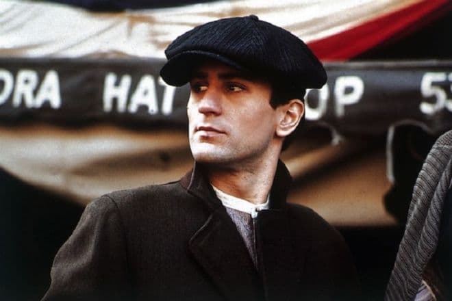 Роберт де Ниро в роли Вито Корлеоне (кадр из фильма «Крестный отец-2»)