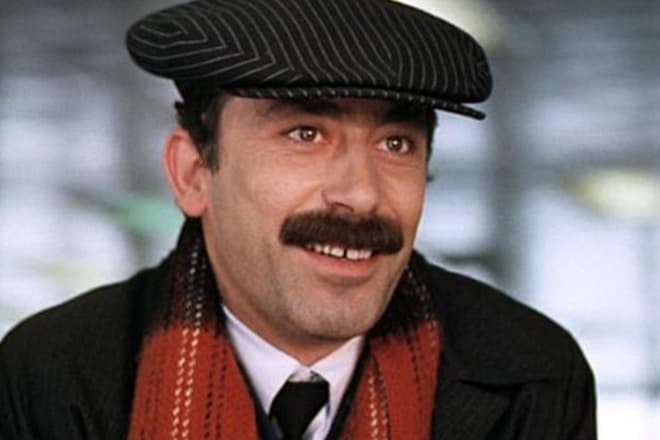 Вахтанг Кикабидзе в роли Мимино (кадр из фильма «Мимино»)