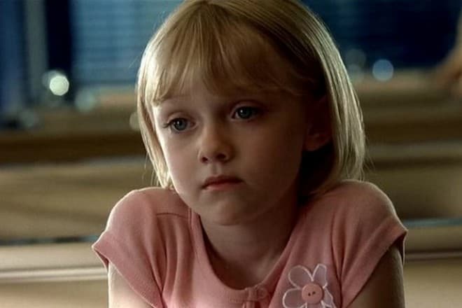 Дакота Фаннинг в детстве (кадр из фильма «Я - Сэм»)