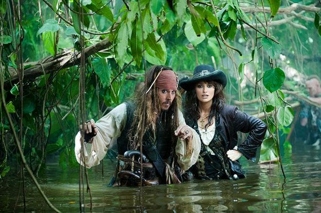 Пенелопа Крус и Джонни Депп (кадр из фильма «Пираты Карибского моря: На странных берегах»)