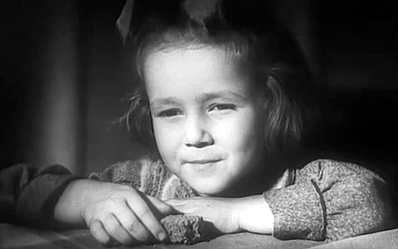 Наталья Защипина в детстве (кадр из фильма «Жила была девочка»)