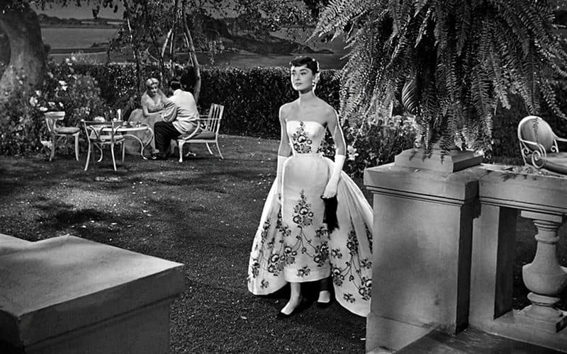Одри Хепбёрн в платье от Юбера де Живанши (кадр из фильма «Сабрина»)