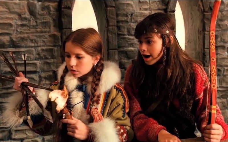 Анна Потебня и Анфиса Вистингаузен (кадр из фильма «Тайна Снежной Королевы»)