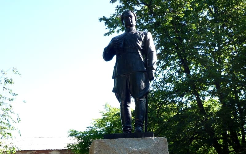 Памятник Григорию Котовскому в Умани, Украина