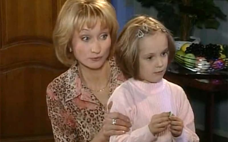 Ольга Прокофьева и Софья Ардова в детстве (кадр из сериала «Воровка-2. Счастье напрокат»)
