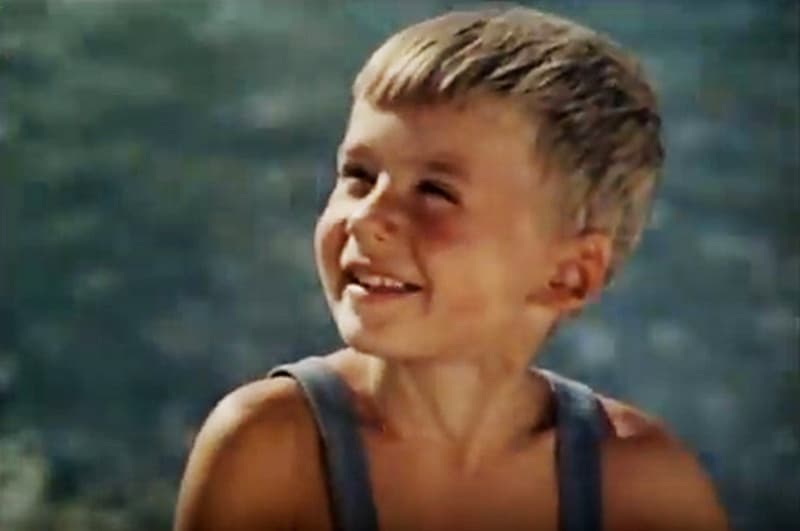 Антон Табаков в детстве (кадр из фильма «Времена года»)
