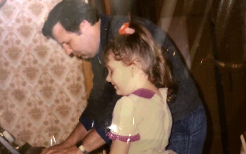 Юлия Ишаева в детстве с отцом