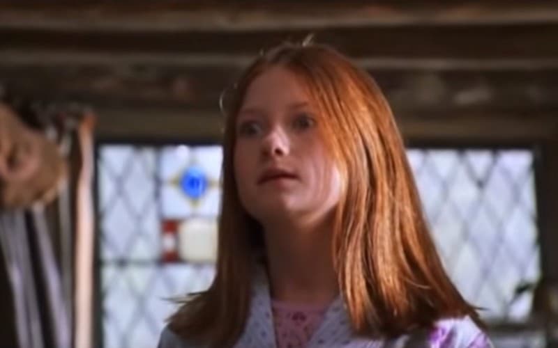 Бонни Райт в роли Джинни Уизли (кадр из фильма «Гарри Поттер и Тайная комната»)