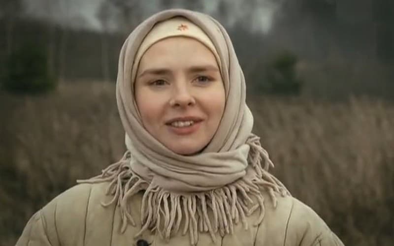Елена Николаева (кадр из сериала «Две зимы и три лета»)