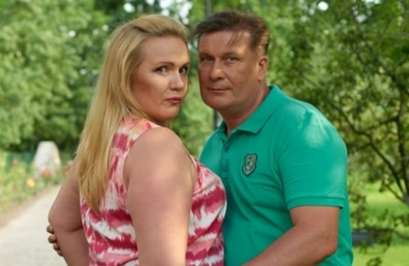 Олеся Жураковская и Виктор Сарайкин (кадр из сериала «Родственнички»)