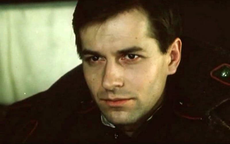 Игорь Ливанов в молодости (кадр из фильма "Репортаж с линии огня")