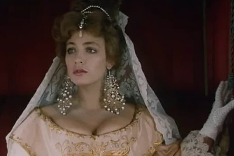 Наталья Лапина в роли королевы (кадр из фильма «Дон Сезар де Базан»)