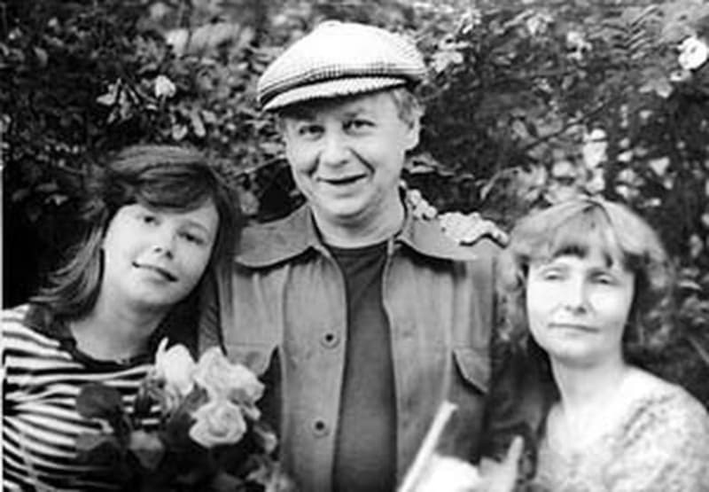 Александра Табакова с отцом Олегом Табаковым и матерью Людмилой Крыловой