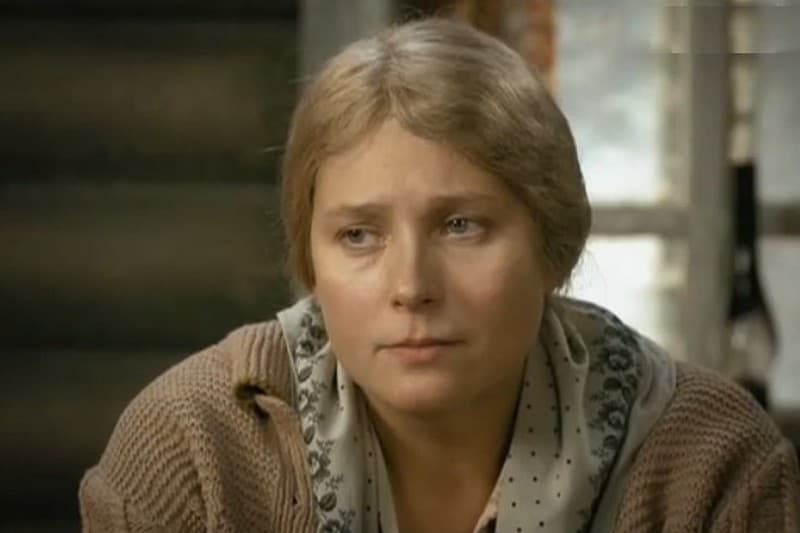Дарья Майорова (кадр из сериала «Две зимы и три лета»)