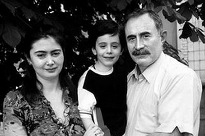 Асламбек Аслаханов с женой и сыном