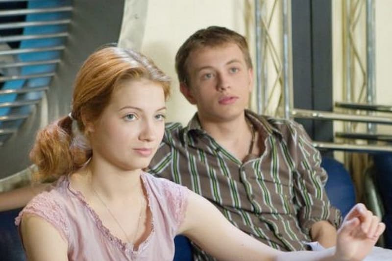 Андрей Щипанов и Мария Луговая (кадр из сериала «Рыжая»)
