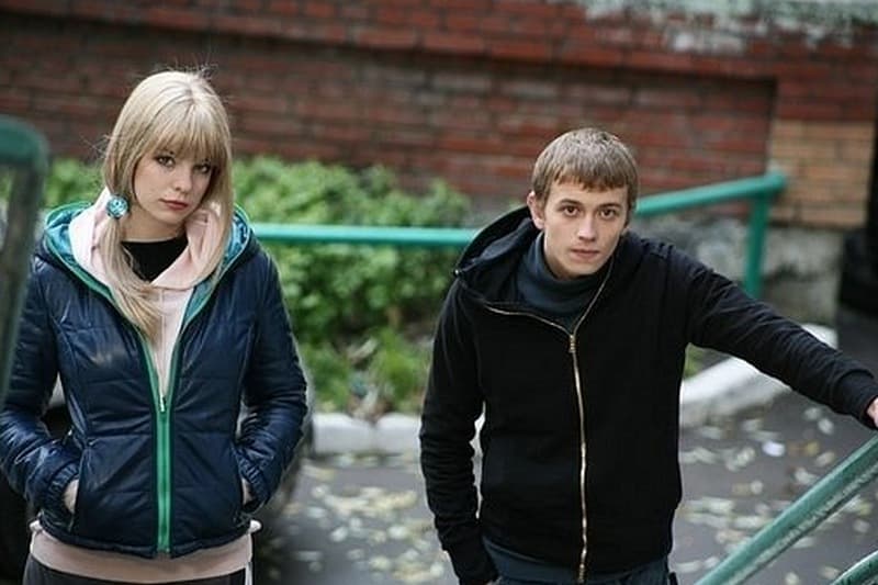 Андрей Щипанов и Анна Старшенбаум (кадр из сериала «Скажи Лео»)