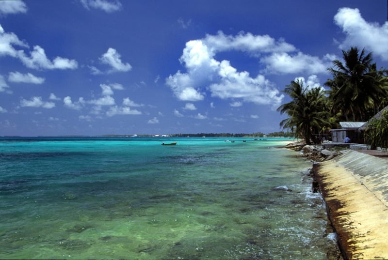 Пляж Фунафути – столицы Тувалу (https://upload.wikimedia.org/wikipedia/commons/thumb/b/b3/Funafuti_Plage_w.jpg/2560px-Funafuti_Plage_w.jpg) Пляж Фунафути – столицы Тувалу (https://upload.wikimedia.org/wikipedia/commons/thumb/b/b3/Funafuti_Plage_w.jpg/2560px-Funafuti_Plage_w.jpg)