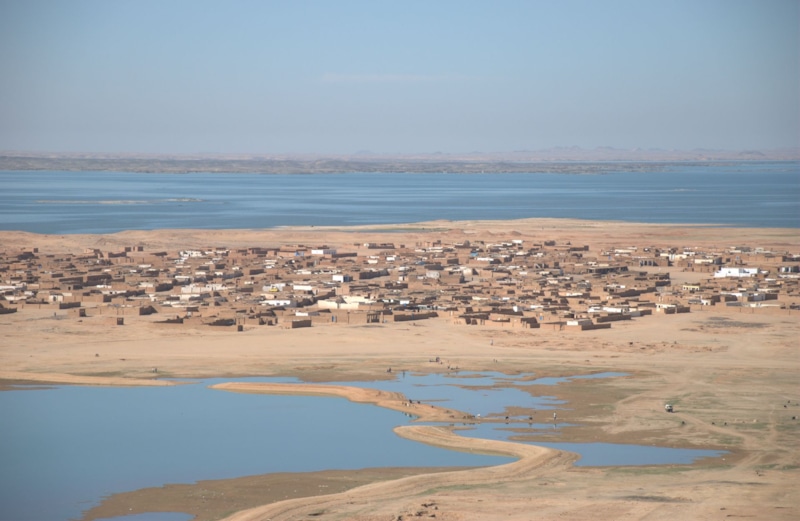 Судан (https://upload.wikimedia.org/wikipedia/commons/5/5b/WadiHalfa%2Caq-lake.jpg) Судан (https://upload.wikimedia.org/wikipedia/commons/5/5b/WadiHalfa%2Caq-lake.jpg)