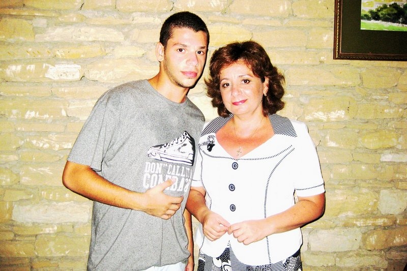 Гео в юности с мамой