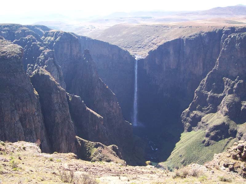 Африка. Водопад в Лесото (https://commons.wikimedia.org/wiki/File:Lesotho_maletsunyane_falls.jpg)
