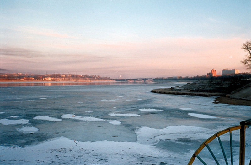 Замерзающая Ангара (https://commons.wikimedia.org/wiki/File:The_Angara_River_(1).jpg)