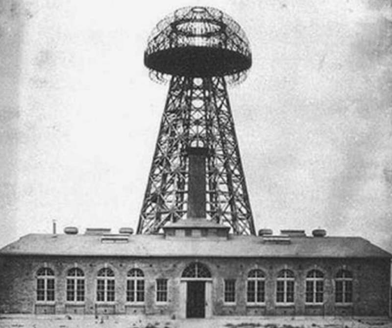 Башня Теслы (https://commons.wikimedia.org/wiki/File:Tesla_Broadcast_Tower_1904.jpeg)