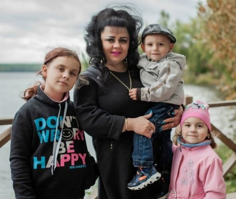 Ирина Костылева с детьми