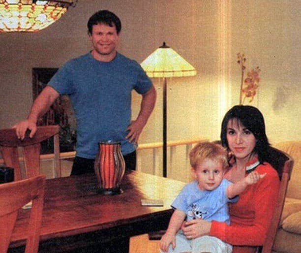 Олег Тактаров с бывшей женой Марией и сыном