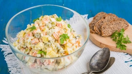 Салат рыбный с морковью и пекинской капустой Салат рыбный с морковью и пекинской капустой