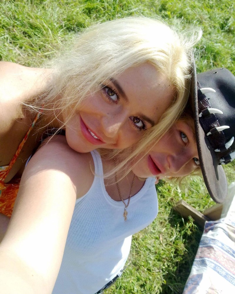 Злата Божен с сестрой Мариной