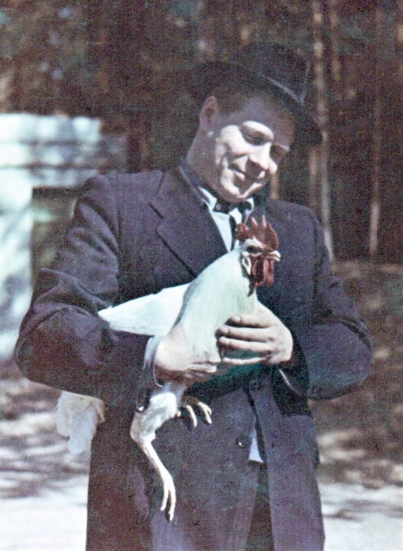 Дмитрий Устинов на даче (https://commons.wikimedia.org/wiki/File:%D0%94%D0%BC%D0%B8%D1%82%D1%80%D0%B8%D0%B9_%D0%A3%D1%81%D1%82%D0%B8%D0%BD%D0%BE%D0%B2_%D0%BD%D0%B0_%D0%B4%D0%B0%D1%87%D0%B5.jpg) Дмитрий Устинов на даче (https://commons.wikimedia.org/wiki/File:%D0%94%D0%BC%D0%B8%D1%82%D1%80%D0%B8%D0%B9_%D0%A3%D1%81%D1%82%D0%B8%D0%BD%D0%BE%D0%B2_%D0%BD%D0%B0_%D0%B4%D0%B0%D1%87%D0%B5.jpg)