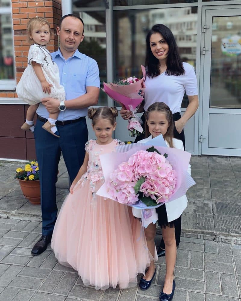 Карина Палецких с бывшим мужем Олегом и детьми
