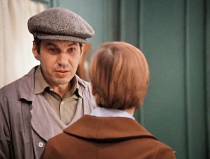Актер Георгий Бурков в фильме «Служебный роман» Актер Георгий Бурков в фильме «Служебный роман»