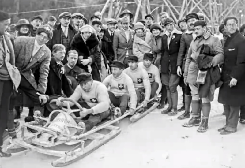 Первые зимние Олимпийские игры. Бобслей (https://www.youtube.com/watch?v=MXBk7_WAuZU)