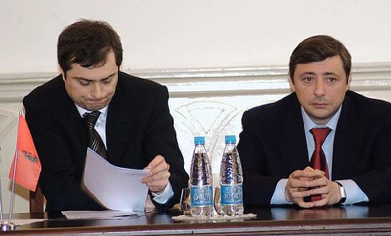 Владислав Сурков и Александр Хлопонин Владислав Сурков и Александр Хлопонин