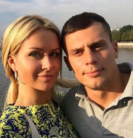 Лиза Полыгалова бросила Ивана Барзикова из-за подозрения в измене.