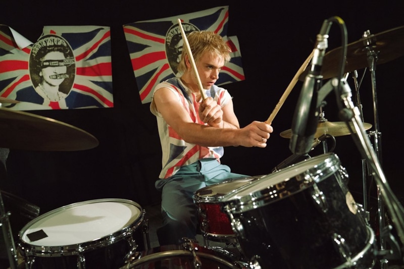 Джейкоб Слейтер в сериале «Пистолет» (Pistol) Джейкоб Слейтер в сериале «Пистолет» (Pistol)