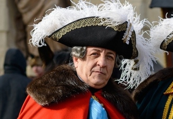 Виктор Тереля в роли графа Шувалова в сериале «Великая»