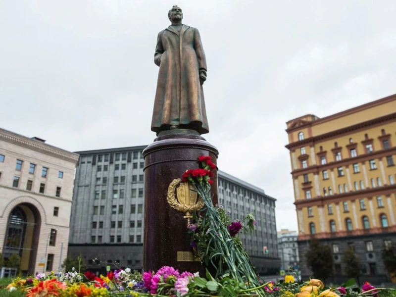 Памятник Феликсу Дзержинскому