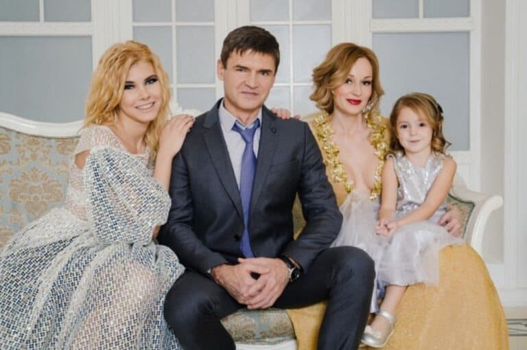 Игорь Лифанов с детьми и женой