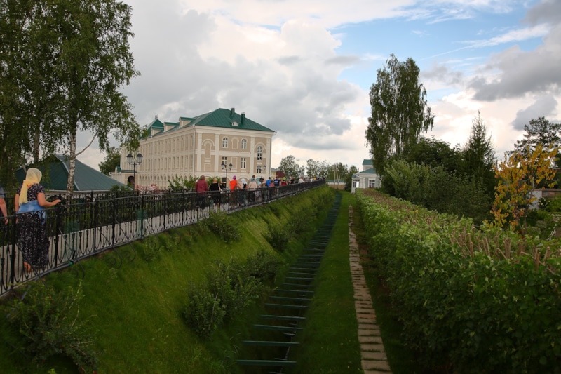Святая канавка (https://www.flickr.com/photos/149201797@N06/43466145832/in/photolist-29dXmPs-KBEtzM-27VcFNR-29dXoDQ-29dXnjL-26xnmMj-26xncMA-29dXpKN-KBEniZ-28cNGws-27VcEYK-26xnkG3-26xnjqW-29dXnFY-26xnkcA-KBEnUt-26xnbxS-KBEovP-27VcExp-26xnc53-27VcGcr-29dXoko-29dXxbj-29dXvDG-29dXoXq-29dXw5m-KBEpjc-26xncoj-29dXqb7-29dXo4w-29dXzFj-29dXqxQ-26xngEW-28cNFyW-26xndcJ-28cNER3-54m3Xe-54qhfJ-54qhch-29i8Pzr-54m3wg-26xn7a3-29i8MWr-29i8ReZ-29i8PpM-29i8NEk-29i8Qyv-54qg6U-29i8Nan-54m3bt/) Святая канавка (https://www.flickr.com/photos/149201797@N06/43466145832/in/photolist-29dXmPs-KBEtzM-27VcFNR-29dXoDQ-29dXnjL-26xnmMj-26xncMA-29dXpKN-KBEniZ-28cNGws-27VcEYK-26xnkG3-26xnjqW-29dXnFY-26xnkcA-KBEnUt-26xnbxS-KBEovP-27VcExp-26xnc53-27VcGcr-29dXoko-29dXxbj-29dXvDG-29dXoXq-29dXw5m-KBEpjc-26xncoj-29dXqb7-29dXo4w-29dXzFj-29dXqxQ-26xngEW-28cNFyW-26xndcJ-28cNER3-54m3Xe-54qhfJ-54qhch-29i8Pzr-54m3wg-26xn7a3-29i8MWr-29i8ReZ-29i8PpM-29i8NEk-29i8Qyv-54qg6U-29i8Nan-54m3bt/)