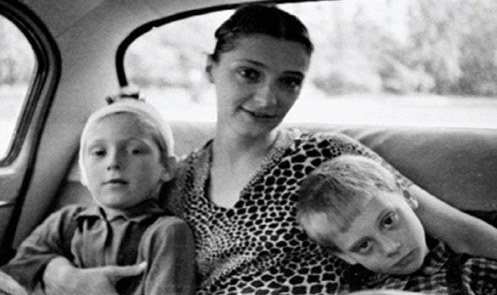Внучка Высоцкого сменила веру, обрилась и завела 7 детей (ФОТО)
