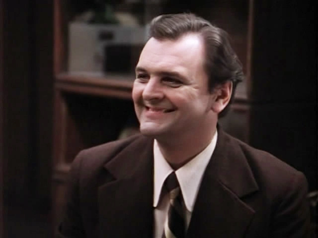 Юрий Яковлев в образе Ипполита в фильме «Ирония судьбы, или С легким паром!» / Фото: Кинориум Юрий Яковлев в образе Ипполита в фильме «Ирония судьбы, или С легким паром!» / Фото: Кинориум