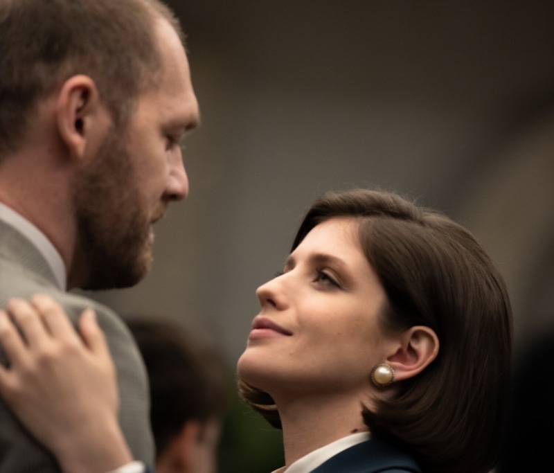 Светлана Дронова (Анна Чиповская) и Лев Преображенский (Денис Шведов) в сериале «Доктор Преображенский» / Фото: Кинориум  ‌