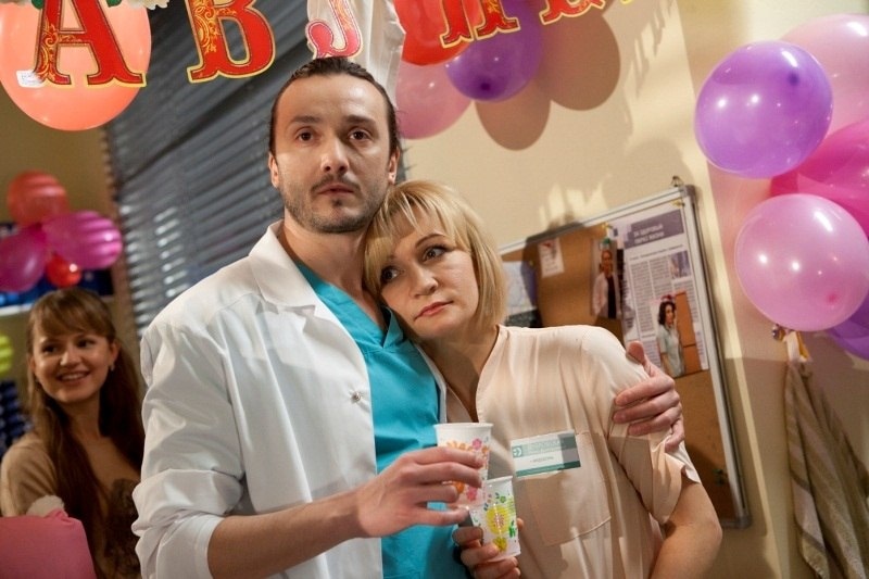 Нина Дубровская (Анна Якунина) и Евгений Неклюдов (Андрей Барило) в сериале «Склифосовский» / Фото: ВКонтакте